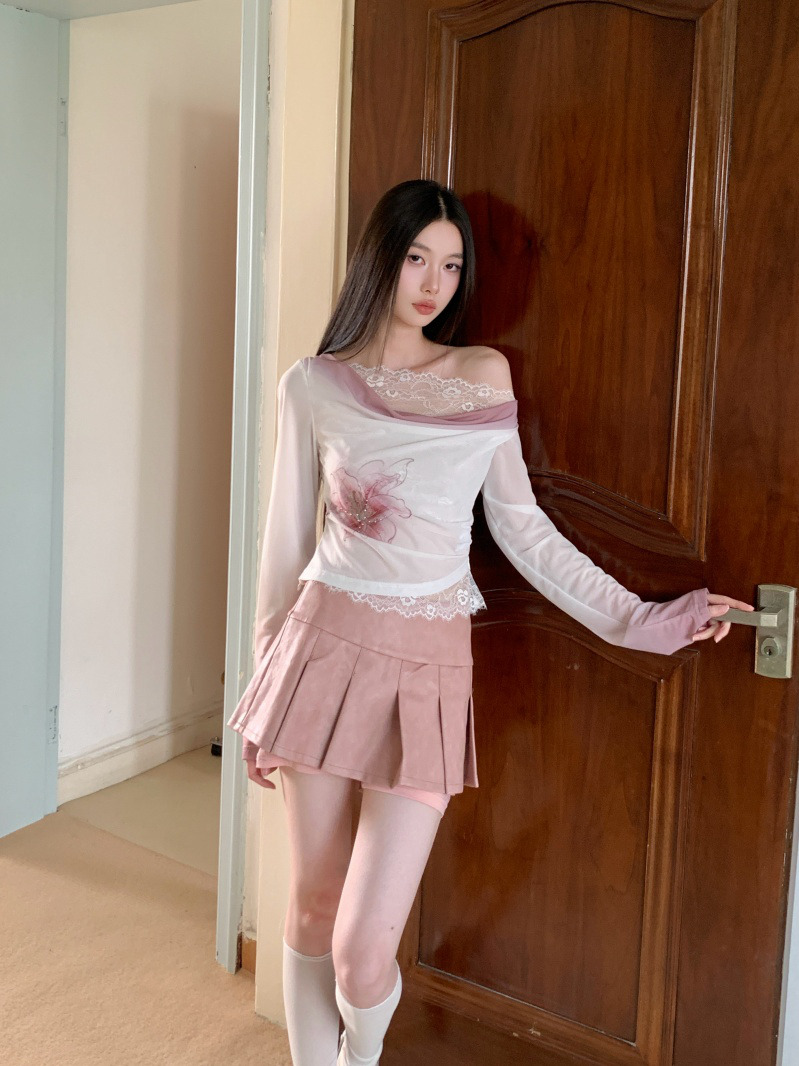 Women'S Young Fashion - Романтическая футболка с кружевной отделкой и